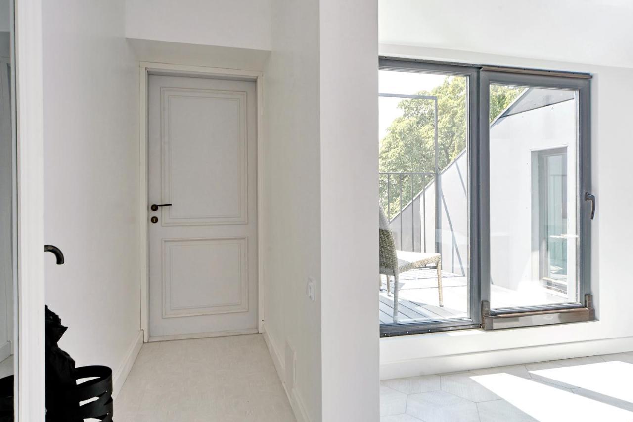 White Door Apartments Mansard Heart Of Odessa 2 Exteriér fotografie